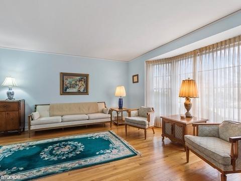 1652 Spruce Ave, Des Plaines, IL 60018 photo 2