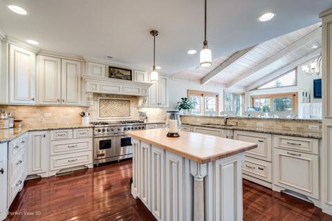 8762 Aintree Ln, Burr Ridge, IL 60527 photo 12