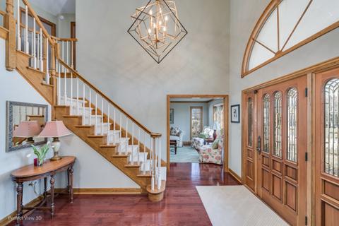 8762 Aintree Ln, Burr Ridge, IL 60527 photo 3