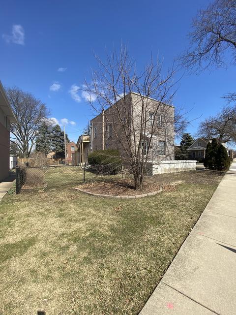 9100 Brookfield Ave, Brookfield, IL 60513 photo 2