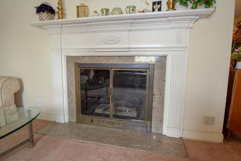 725 Laurel Ave, Des Plaines, IL 60016 photo 4