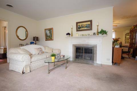 725 Laurel Ave, Des Plaines, IL 60016 photo 5