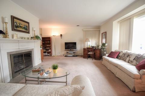 725 Laurel Ave, Des Plaines, IL 60016 photo 3