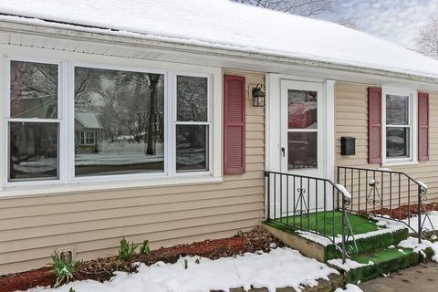 506 S Commonwealth Ave, Elgin, IL 60123 photo 2