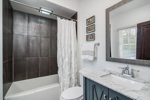 441 Oak Ave, Aurora, IL 60506 photo 28