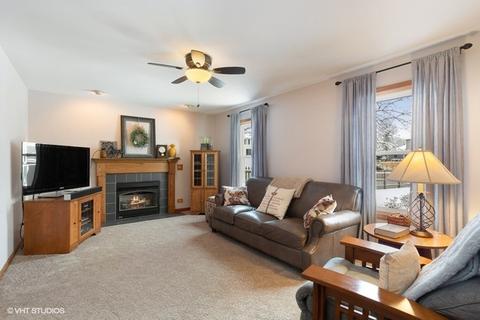 82 Ivanhoe Ln, Cary, IL 60013 photo 9