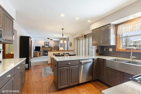 82 Ivanhoe Ln, Cary, IL 60013 photo 7