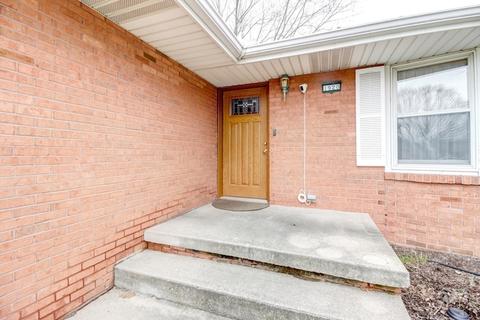 1920 Robert Dr, Champaign, IL 61821 photo 2