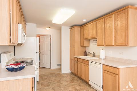 5211 Glenbrook Trl, Mchenry, IL 60050 photo 9