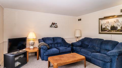 607 Maple Ct, Mount Prospect, IL 60056 photo 3