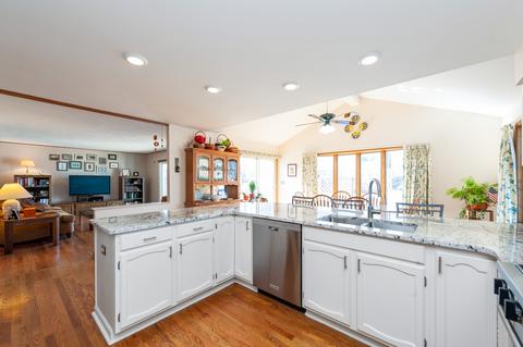 1304 Derby St, Wheeling, IL 60090 photo 4