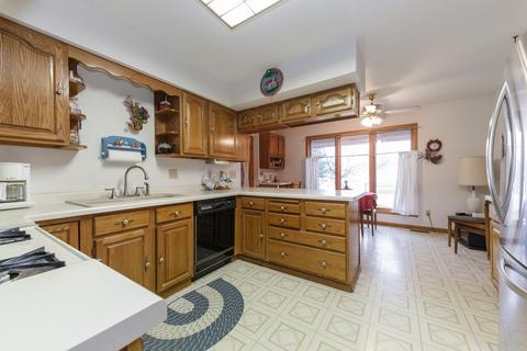 2016 Camden Ct, Johnsburg, IL 60051 photo 2