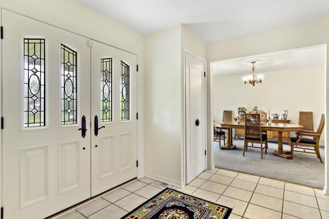950 Summit Dr, Deerfield, IL 60015 photo 2