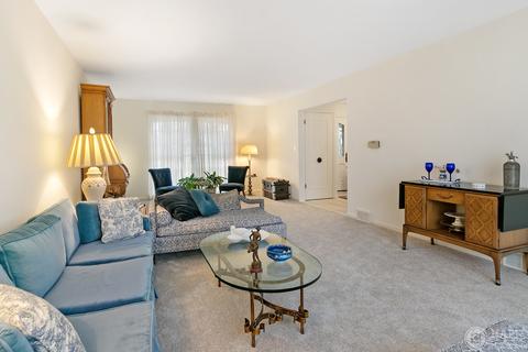 950 Summit Dr, Deerfield, IL 60015 photo 5