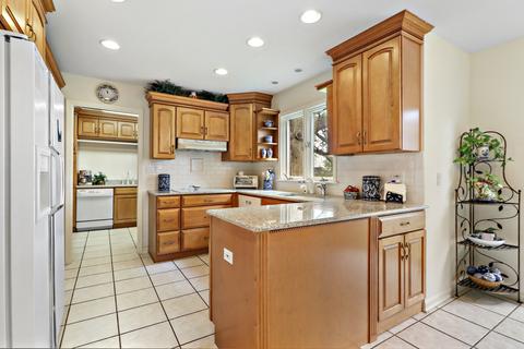 950 Summit Dr, Deerfield, IL 60015 photo 8