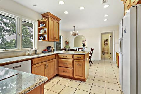 950 Summit Dr, Deerfield, IL 60015 photo 9