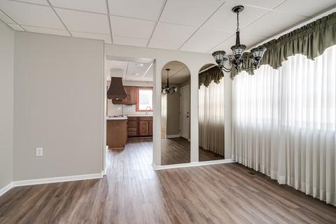 678 S Mitchell Ave, Elmhurst, IL 60126 photo 4