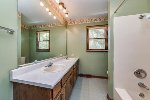 131 Brookside Dr, Elgin, IL 60123 photo 24