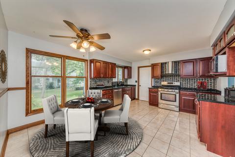 131 Brookside Dr, Elgin, IL 60123 photo 9