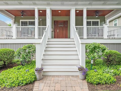 220 E Franklin St, Wheaton, IL 60187 photo 2