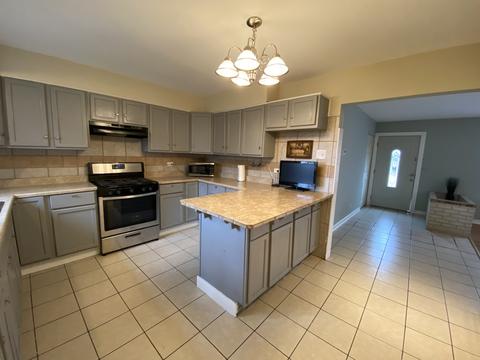 325 Newton St, Hoffman Estates, IL 60169 photo 5