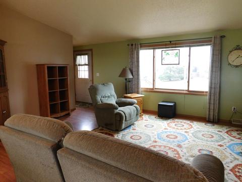 390 W Erickson Gate Dr, Lee, IL 60530 photo 2