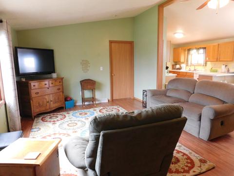 390 W Erickson Gate Dr, Lee, IL 60530 photo 3