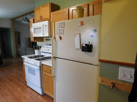 390 W Erickson Gate Dr, Lee, IL 60530 photo 6