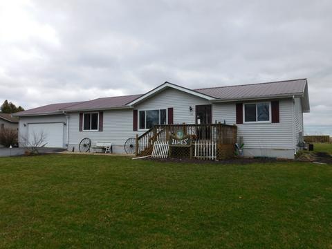 390 W Erickson Gate Dr, Lee, IL 60530 photo 1