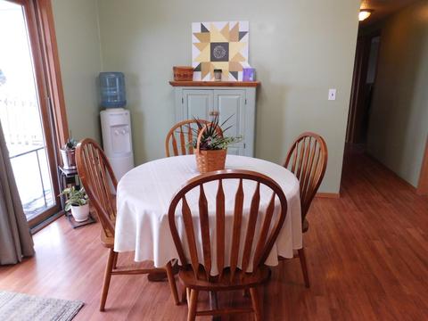 390 W Erickson Gate Dr, Lee, IL 60530 photo 4