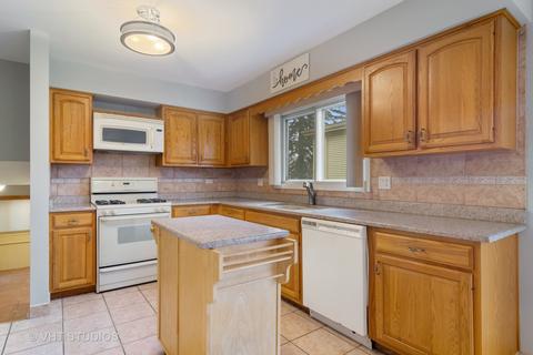 535 N Castle Rd, Addison, IL 60101 photo 5