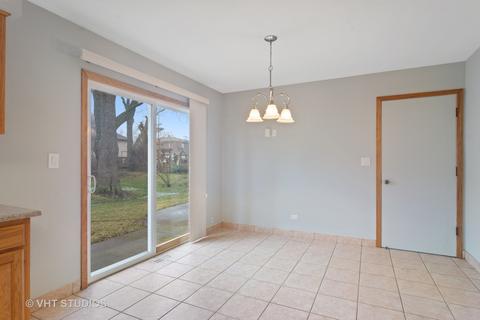 535 N Castle Rd, Addison, IL 60101 photo 8