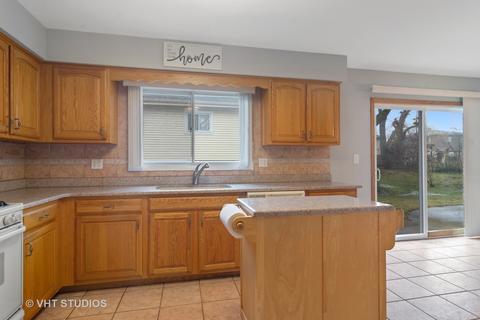 535 N Castle Rd, Addison, IL 60101 photo 6