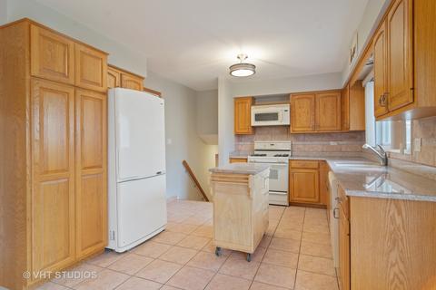 535 N Castle Rd, Addison, IL 60101 photo 4