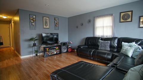 1023 Jackson St, Aurora, IL 60505 photo 5