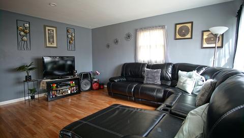 1023 Jackson St, Aurora, IL 60505 photo 4