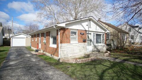 1023 Jackson St, Aurora, IL 60505 photo 2