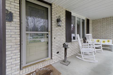 109 N White St, Sidney, IL 61877 photo 3