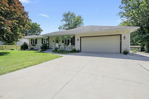 109 N White St, Sidney, IL 61877 photo 1