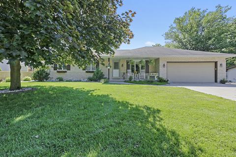 109 N White St, Sidney, IL 61877 photo 2