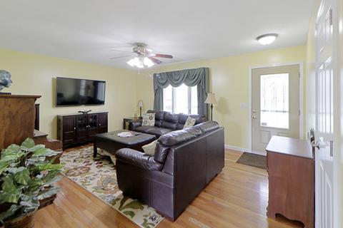 109 N White St, Sidney, IL 61877 photo 7