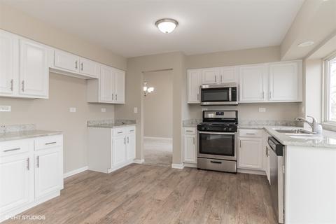352 Lincoln Dr, Bartlett, IL 60103 photo 11