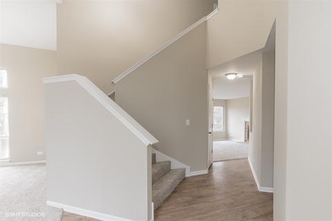 352 Lincoln Dr, Bartlett, IL 60103 photo 4