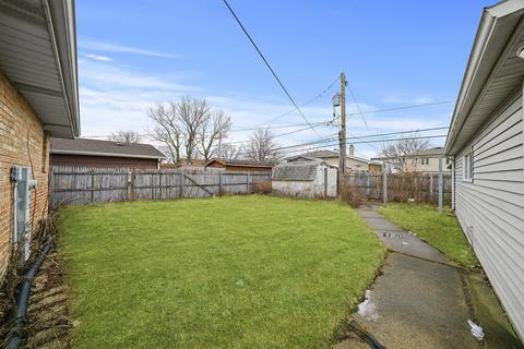 8335 S Thomas Ave, Bridgeview, IL 60455 photo 3