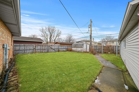 8335 S Thomas Ave, Bridgeview, IL 60455 photo 6