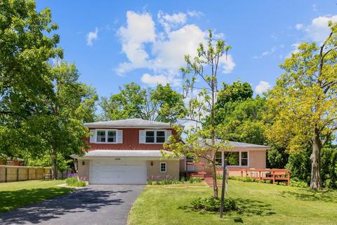1040 Gladish Ln, Glenview, IL 60025 photo 1