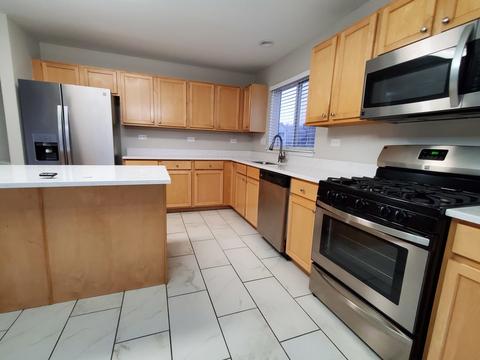 1671 Seaton Ln, Elgin, IL 60123 photo 6