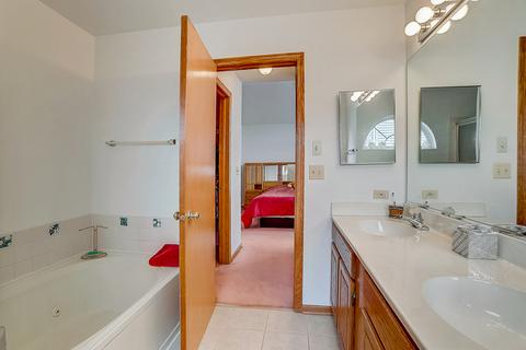 112 E Green Valley Ct, Round Lake Beach, IL 60073 photo 14