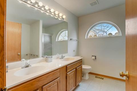 112 E Green Valley Ct, Round Lake Beach, IL 60073 photo 13