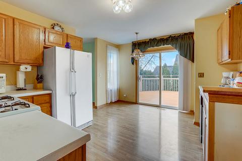 112 E Green Valley Ct, Round Lake Beach, IL 60073 photo 6